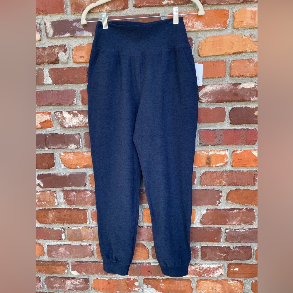 NWT Beyond Yoga Jogger